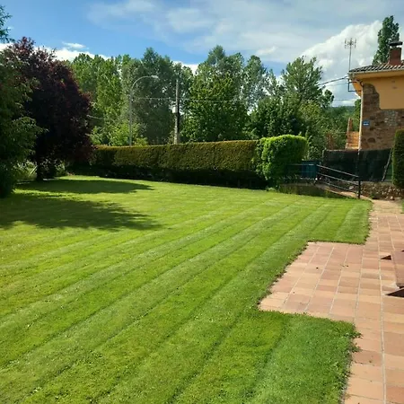 Casa Lara Piscina Jardin Lara *