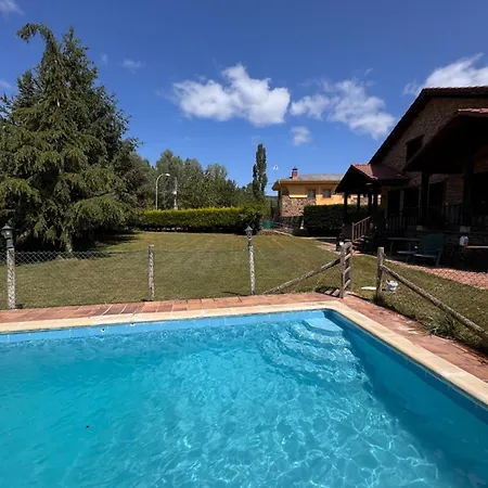 Casa Lara Piscina Jardin Lara * San Martin de Valdetuejar